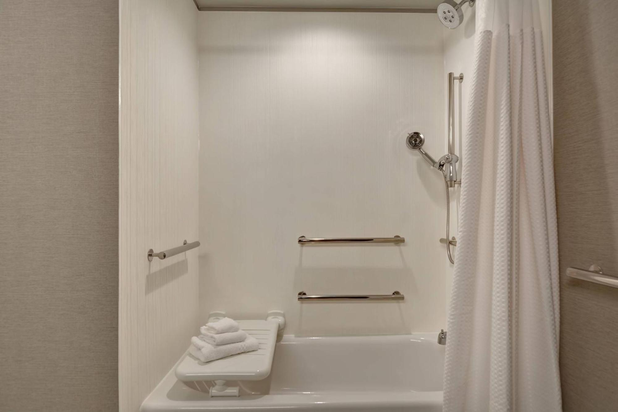 מלון Courtyard By Marriott Jackson מדיסון מראה חיצוני תמונה