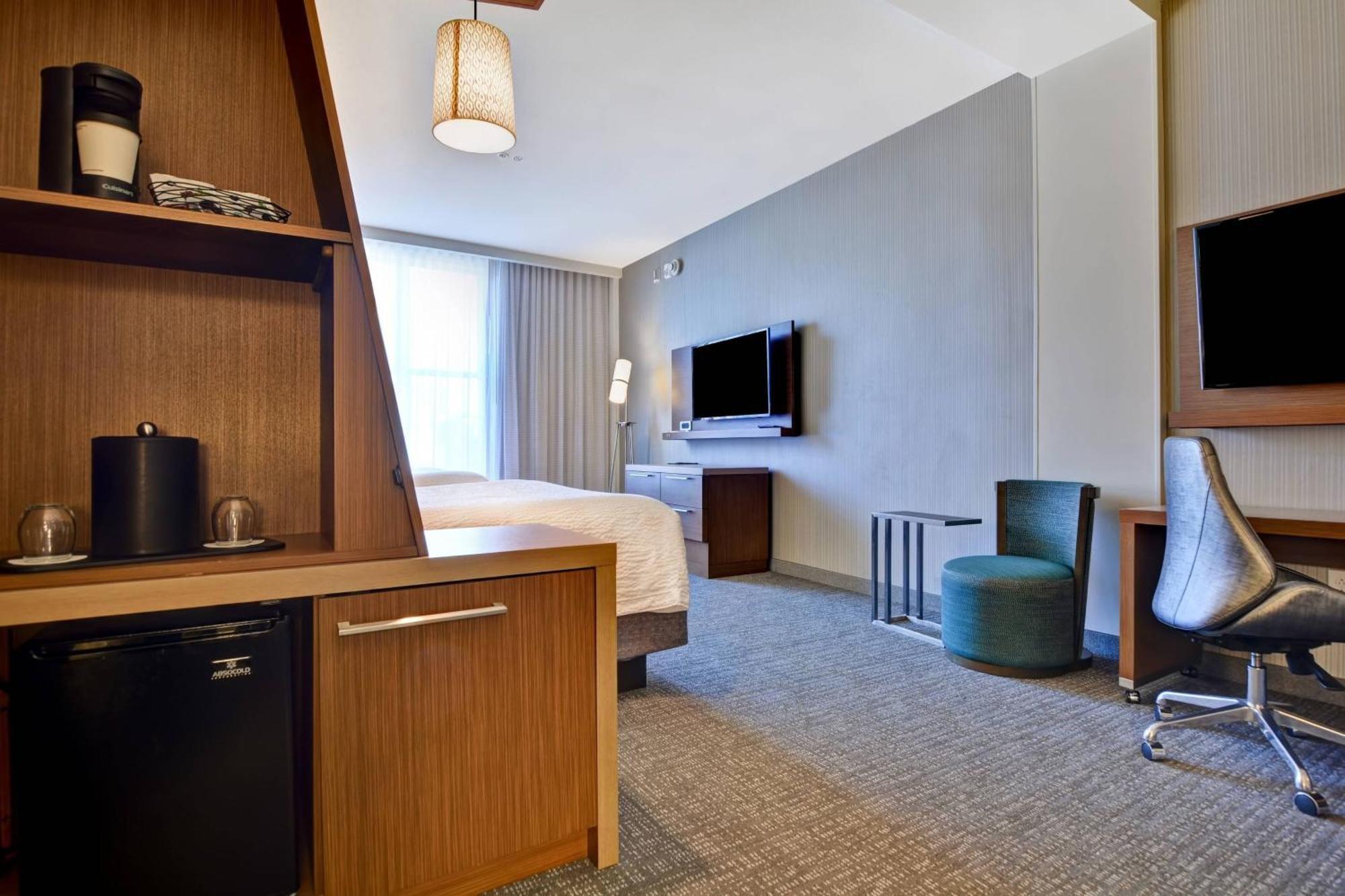 מלון Courtyard By Marriott Jackson מדיסון מראה חיצוני תמונה
