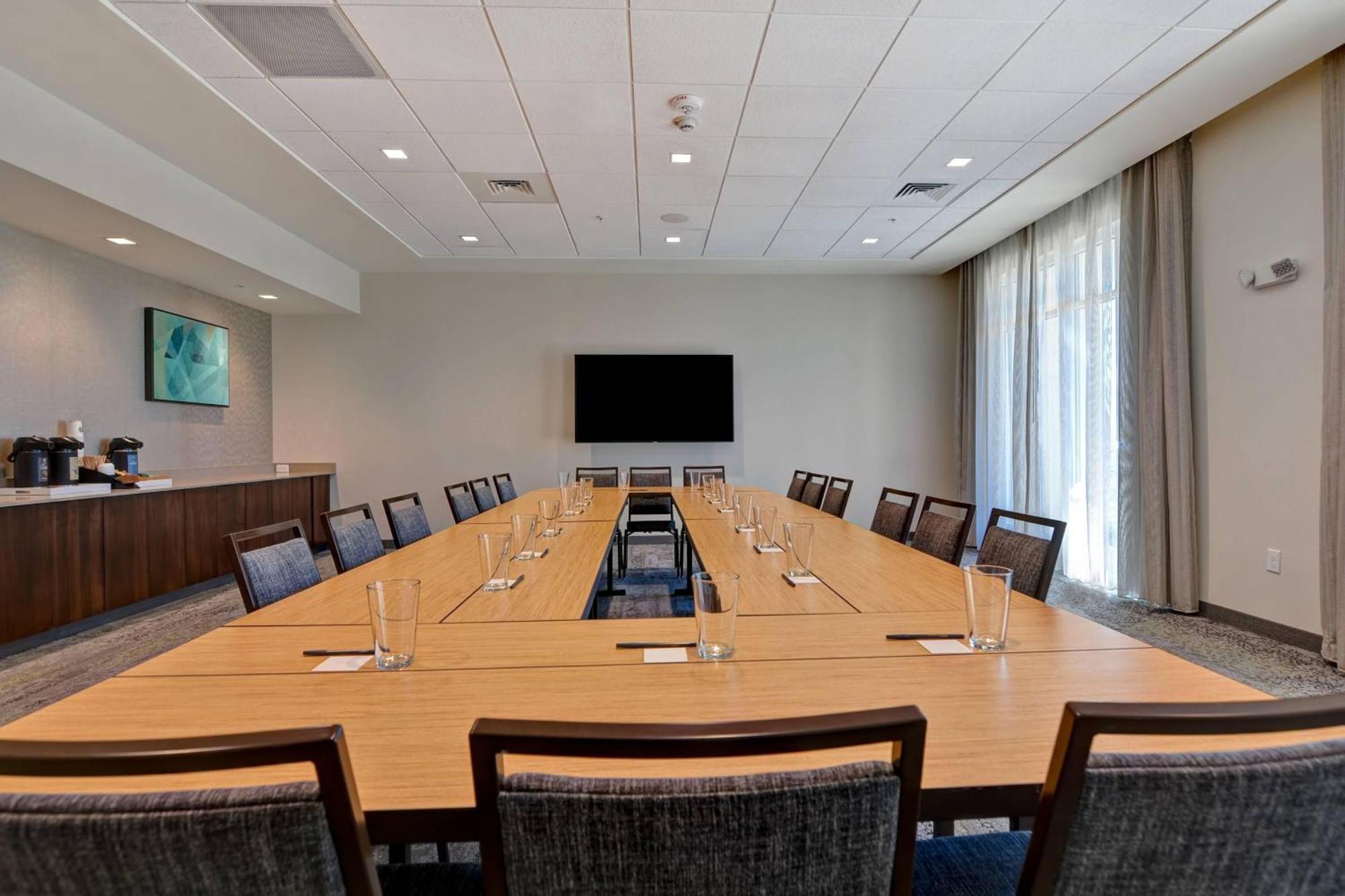 מלון Courtyard By Marriott Jackson מדיסון מראה חיצוני תמונה